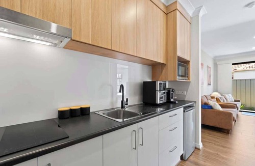 Fulham House | 【Coastal + Urban】Between Beach, CBD & Airport