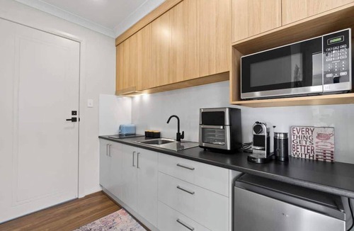 Fulham House | 【Coastal + Urban】Between Beach, CBD & Airport