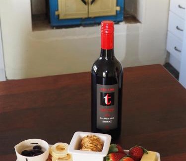Willunga Bed & Breakfast | Cobblers Cottage B&B