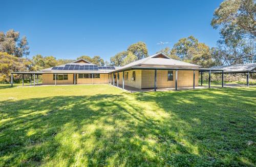 Jandakot House | Cockburn Airoprt 6BR Farmstay nr Fremantle&Beach