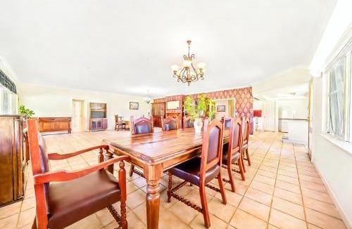 Jandakot House | Cockburn Airoprt 6BR Farmstay nr Fremantle&Beach