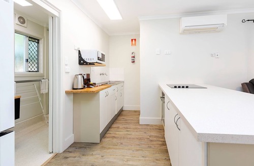 Scarness Apartment | Coconut Palms Spacious 1 Bedroom Apartment