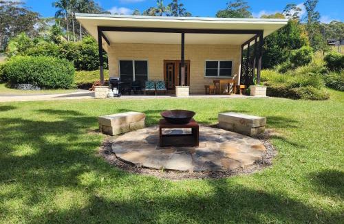 Lowanna Apartment | Coffs Coast Mountain Retreat Cabin 2