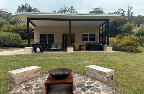 Lowanna Apartment | Coffs Coast Mountain Retreat Cabin 2