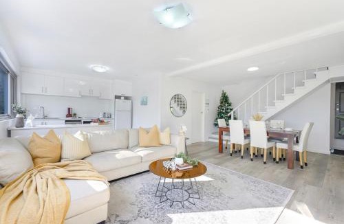 Collaroy House | Collaroy 3Br Beach Home with Large Pool Ground Floor