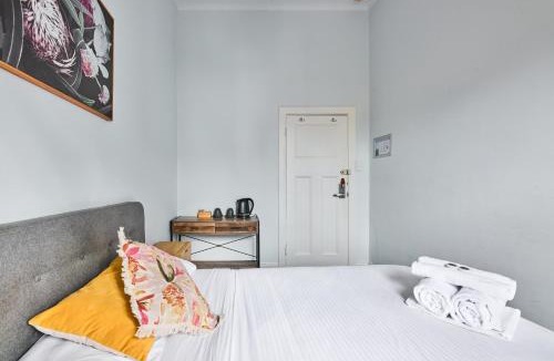 Prahran Hostel | College Lawn Hotel