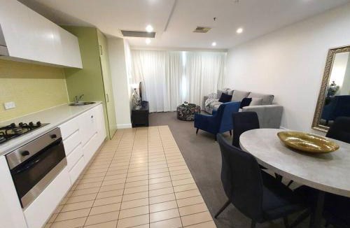 Glenelg Apartment | Colley 11-11 Sub-Penthouse Luxurious Glenelg