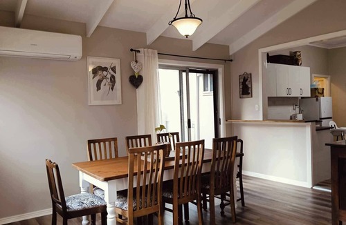 Collie Cottage | Collie Getaway- Camellia Cottage
