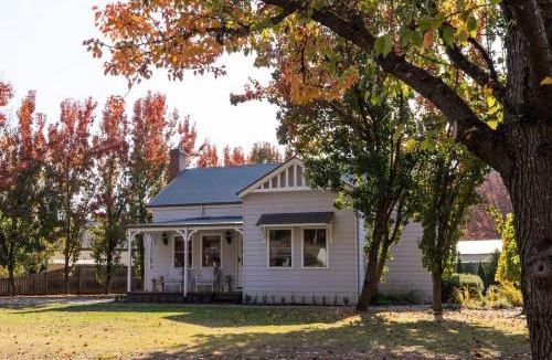Bright House | Collins Cottage - Luxury Accommodation