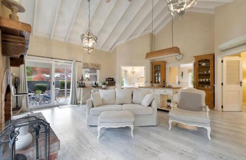 Bright House | Collins Cottage - Luxury Accommodation