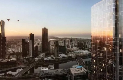 Melbourne Central Business District Apartment | Collins House Apartments by CLLIX