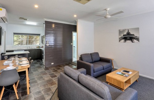 Young Hotel | Colonial Motel and Serviced Apartments