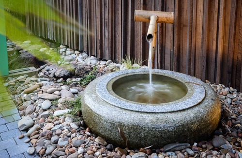 Hepburn Cottage | Come for the delicious 2.6 tonne outdoor bath. Stay for everything else!