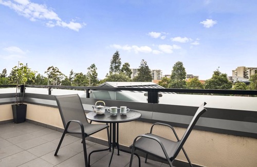 Footscray Apartment | Comfortable 2 Bed Stay with Parking