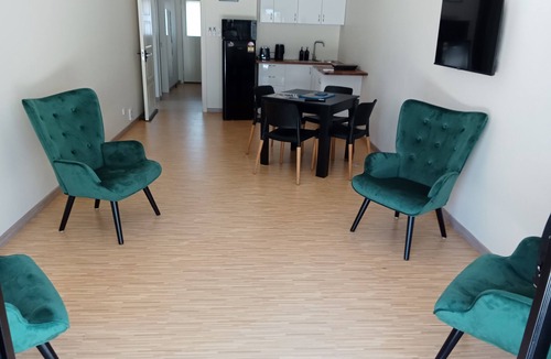 Bungalow Apartment | COMFORTABLE 2 BEDROOM APARTMENTFOR HOLIDAY GROUP STAYS