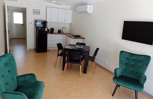 Bungalow Apartment | COMFORTABLE 2 BEDROOM APARTMENTFOR HOLIDAY GROUP STAYS