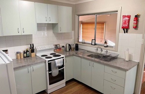 Central Mudgee House | Comfortable 2-Bedroom home “Rest Easy Mudgee”