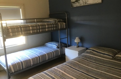 Yorke Peninsula House | Comfortable 3 bedroom holiday home 1 street from the beach