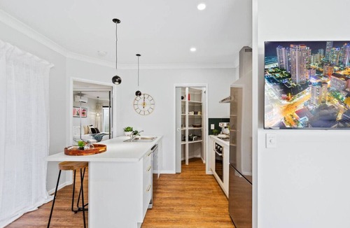 Portsmith House | Comfortable 3-Bedroom Home Near City