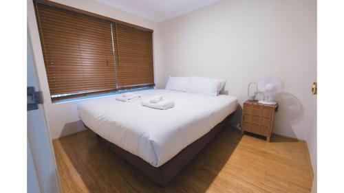 Canning Vale House | Comfortable 4BDR Family home in Suburbia