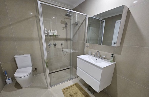 Hepburn House | Comfortable and fresh for relaxing in the green serenity.