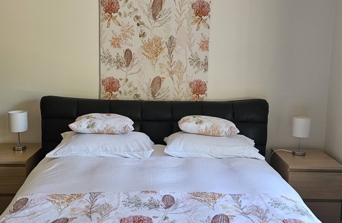 Hepburn House | Comfortable and fresh for relaxing in the green serenity.