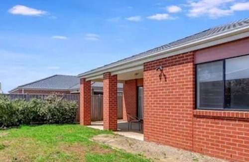 Beveridge House | Comfortable and tranquil space for holiday stay-over. Private Room with Ensuite!