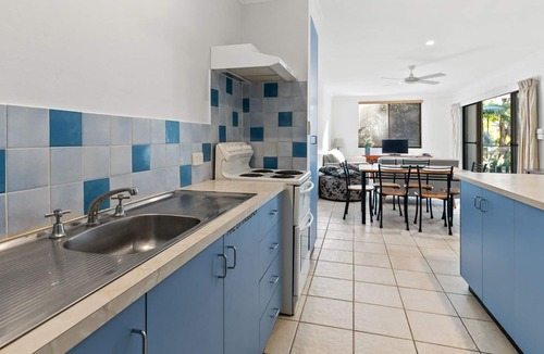 Byron Bay Apartment | Comfortable apartment across from Clarkes Beach