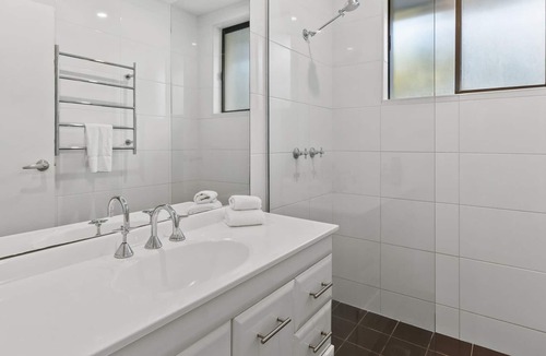 Byron Bay Apartment | Comfortable apartment across from Clarkes Beach