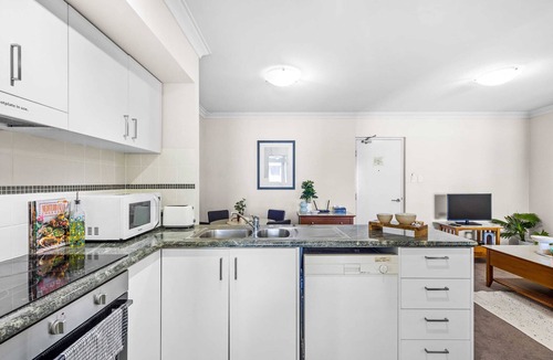 Perth Central Business District Apartment | Comfortable City Apartment by Kings Park | Free Parking