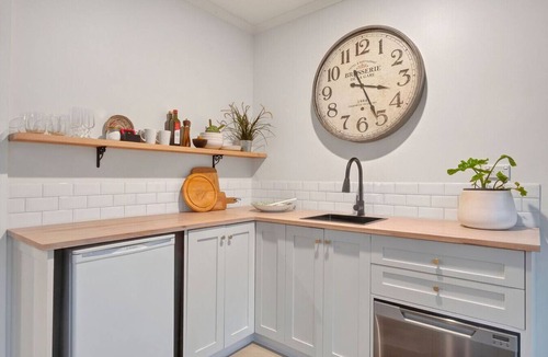 Queenscliff Apartment | Comfortable & cosy unit w/garden views