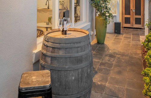Queenscliff Apartment | Comfortable & cosy unit w/garden views