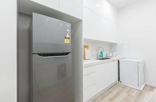 Eastwood House | Comfortable Double Room with 2 Beds in Eastwood - Shared Bathroom and Kitchen