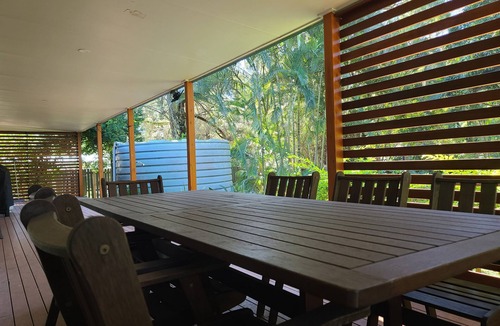 Brisbane Waterfront House | Comfortable Family Beach Side Cottage just a lazy 5min stroll to the water.