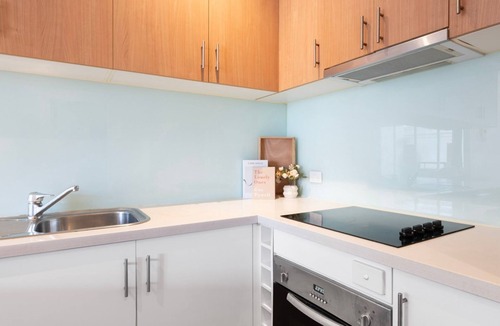 Footscray Apartment | Comfortable Loft Living in Footscray