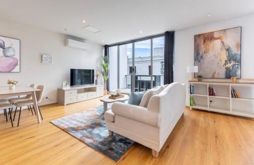 Footscray Apartment | Comfortable Loft Living in Footscray