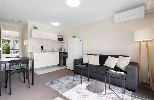 South Brisbane Apartment | Comfortable Stay with Pool Access