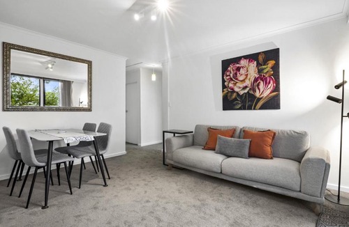 Ascot Vale Apartment | Comfortable Stay Near Melbournes West End