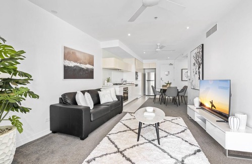 Broadbeach Apartment | Comfy 1 Bedroom + Study Holiday Unit - Q Stay