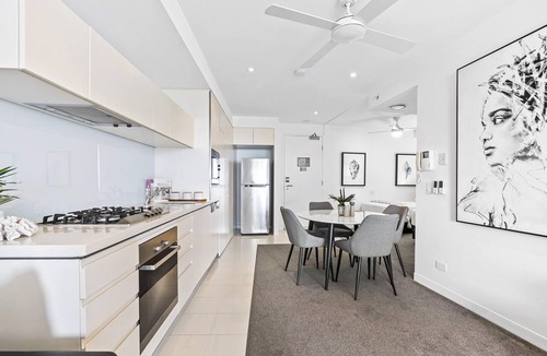Broadbeach Apartment | Comfy 1 Bedroom + Study Holiday Unit - Q Stay