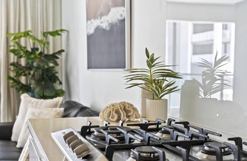 Broadbeach Apartment | Comfy 1 Bedroom + Study Holiday Unit - Q Stay