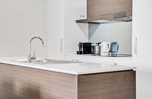 Greenway Apartment | Comfy 2-Bed Near the Lake with Secure Parking