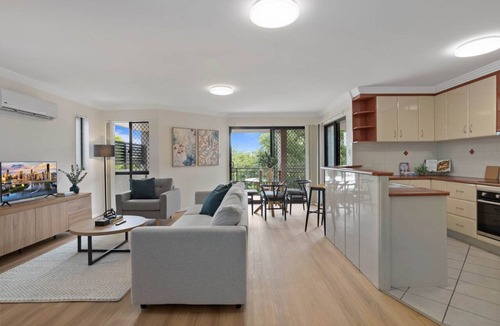 Brisbane Apartment | Comfy 2-Bedroom Family Apartment with Free Parking