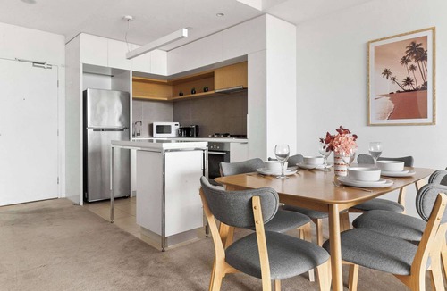 Abbotsford Apartment | Comfy 2BR Escape Beside the Yarra River