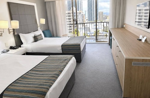 Surfers Paradise Apartment | Comfy 2Double-bed Suite in Central Surfers | Max 4
