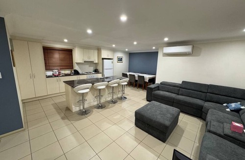 Central Mudgee House | Comfy and relaxing cottage stay “Rest Easy Mudgee”