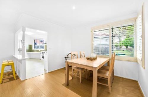 Croydon House | Comfy Croydon Family Getaway Near Trails and Cafes