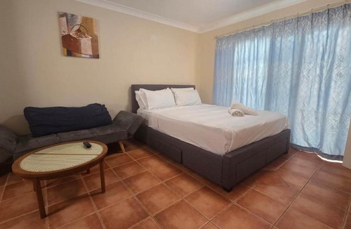 Mermaid Waters House | Comfy Granny Flat Studio in Mermaid Water