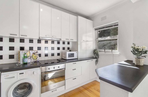Travancore Apartment | Comfy One-Bedroom Unit Between City and Airport