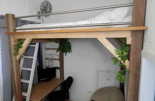 Brisbane Apartment | Comfy Studio Loft Suite, Mount Gravatt East
